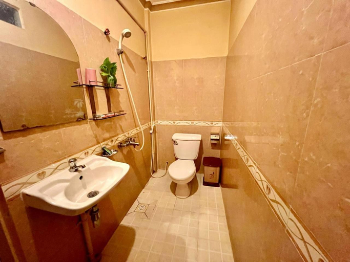 Bathroom 5, Nice Guesthouse, Phnom Penh