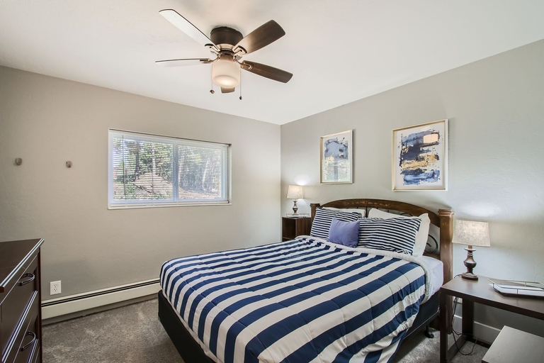 Room 3, Golden Gate Getaway 4 Bedroom Home by RedAwning, Gilpin