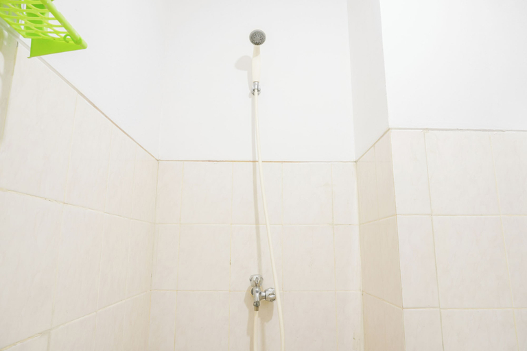 Bathroom 2, Comfort And Cozy Living Studio At Park View Condominium Apartment, Depok