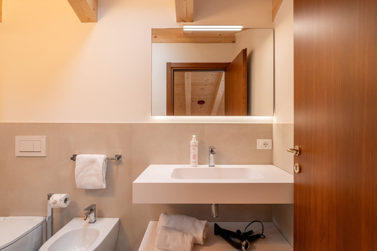 Bathroom 4, Villetta Rossa by Wonderful Italy, Como