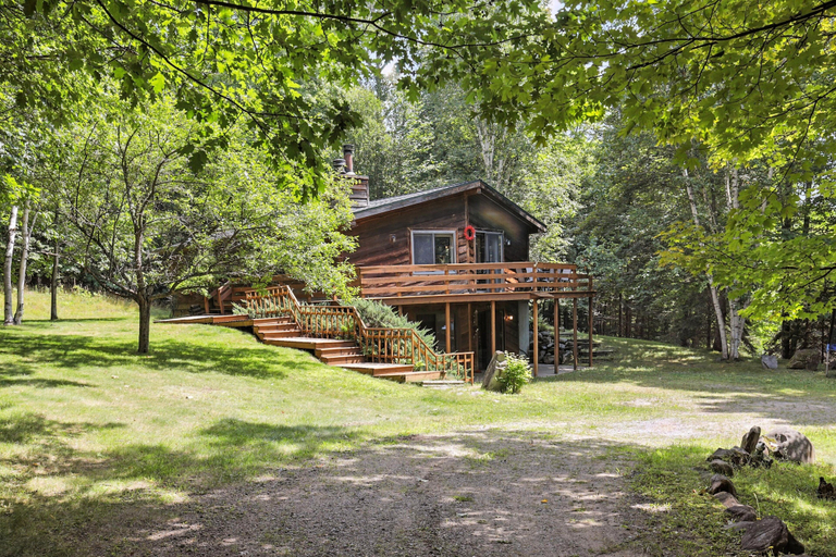 Primary image, The Treehouse Lakes & Trails Cabin 3 Bedroom Cabin, Vilas