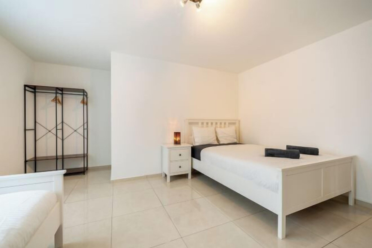 Room 3, Peaceful Swiss Retreat Parking + Private Balcony, Zofingen