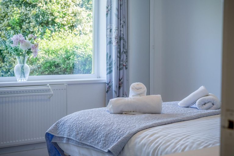 Bedroom 2, The Willows - 2 Bedroom Cottage - Oxwich, Swansea
