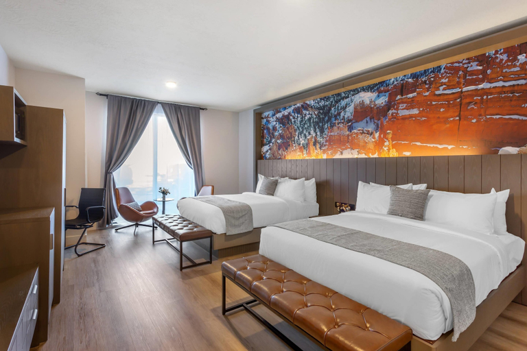 Bedroom 3, The Valor, an Ascend Collection Hotel, Iron