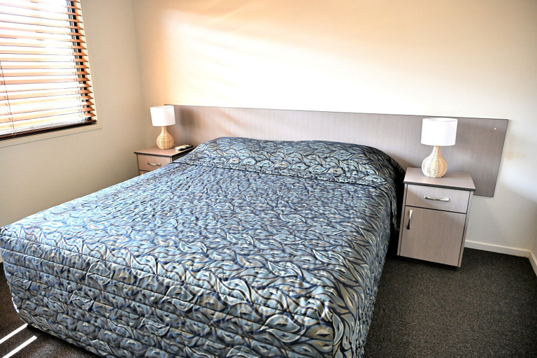 Room 5, Western Gateway Motel and Apartments, Emerald