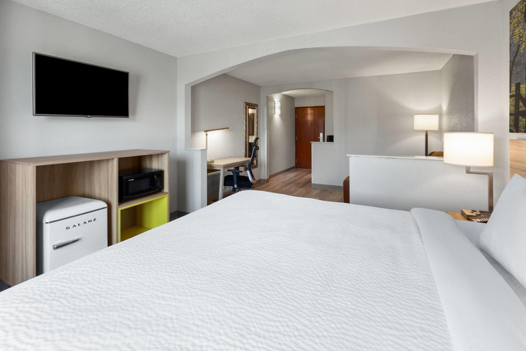 Bedroom 4, Days Inn by Wyndham Blairsville, Indiana