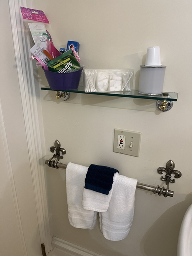 Bathroom 2, Abbey House Inn, Yolo