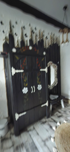 Room 4, Agi Traditional, Bran