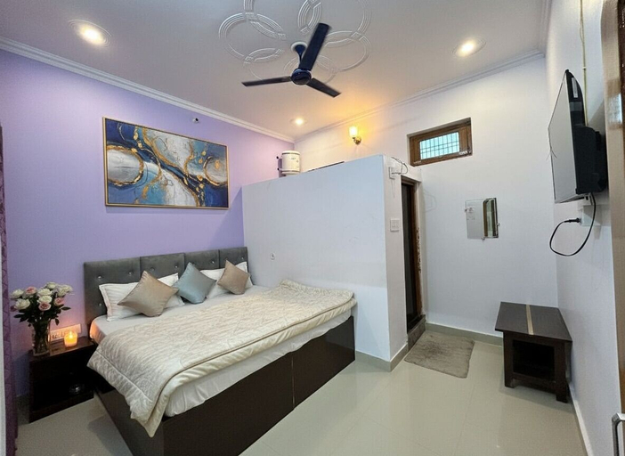 Room 2, HOTEL JS INN, Faizabad