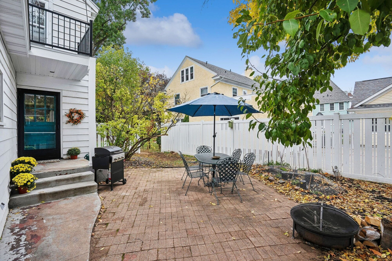 Outdoor dining 3, Historic 3BR in Third Ward Walk to UWEC, Eau Claire