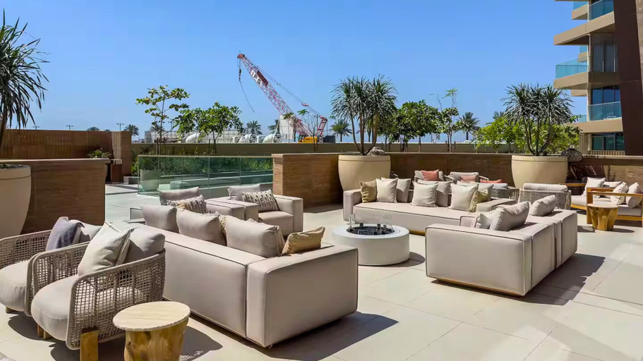 Poolside bar, Ellington Beach House - Palm Jumeirah, Dubai