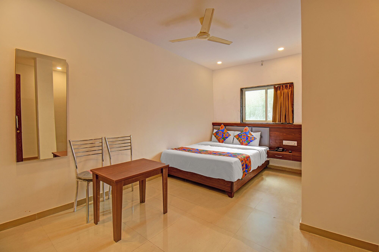 Room 3, Fabhotel Sri Sai, Pune