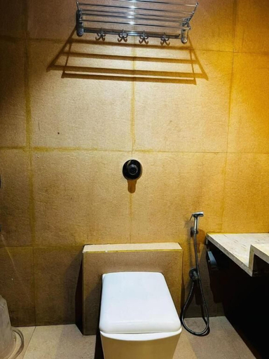 Bathroom 3, Cozy Inn T2 Mumbai Airport, Mumbai Suburban