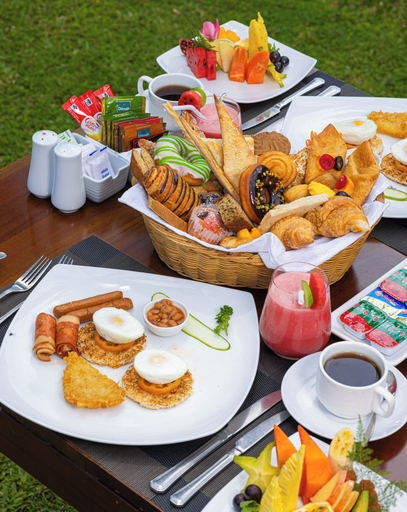 Breakfast meal, Chaarya Lake, Thissamaharama