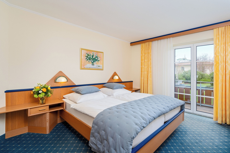 Bedroom 3, Hotel Riedenburg, Passau