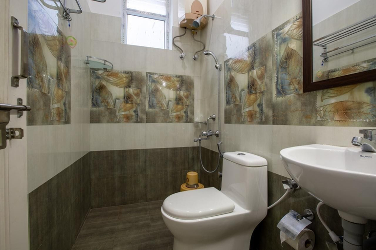 Bathroom 3, Paradise Point Ooty, The Nilgiris