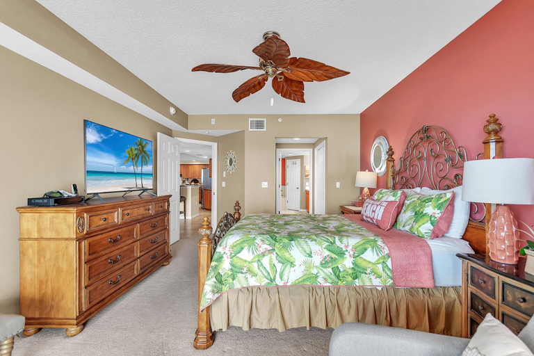 Room 4, La Vistana #a503, Pinellas