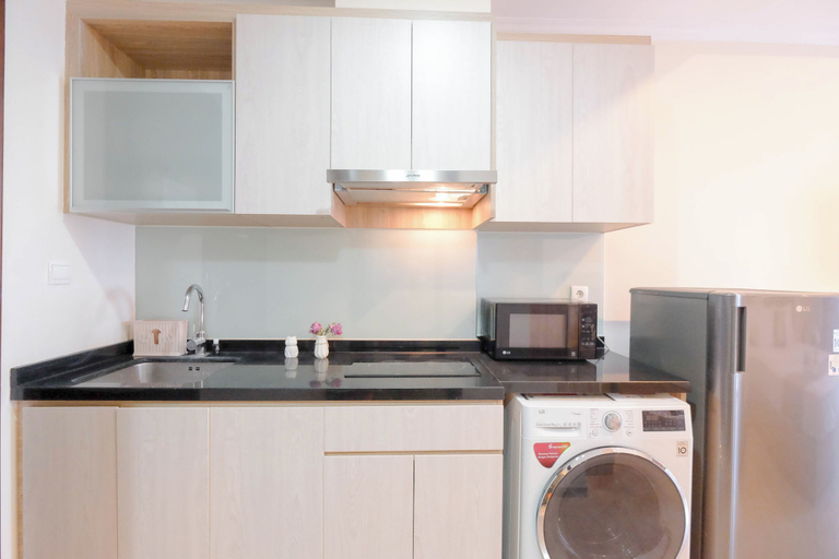 Private kitchen 4, Modern Studio Near Taman Ismail Marzuki At Apartment Menteng Park, Jakarta Pusat
