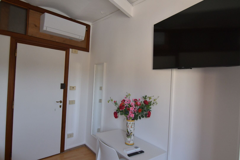 Room 5, RESIDENZA ANTICHE MURA, Ancona