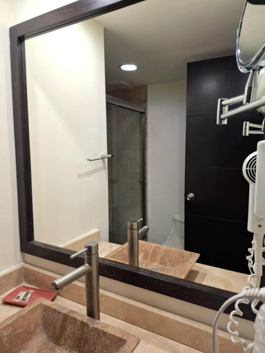 Bathroom, Hotel ALO! Express, Torreón