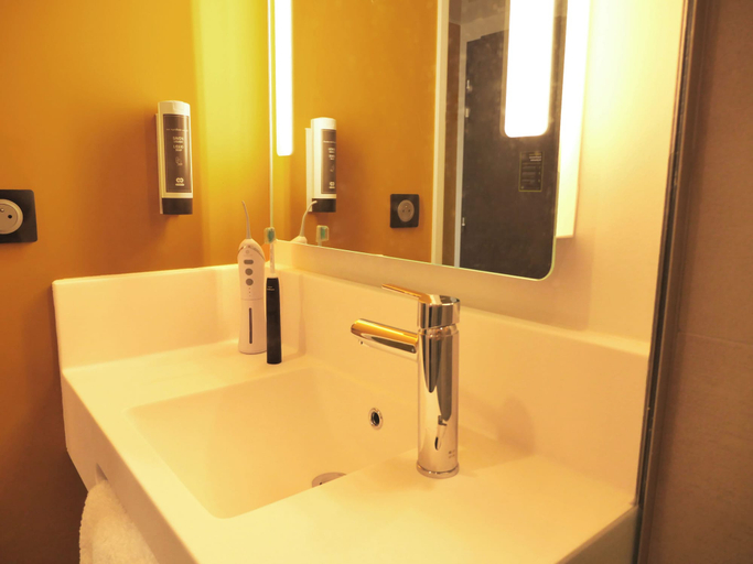 Bathroom 3, BB HOTEL Carcassonne Rocadest La Cite, Aude