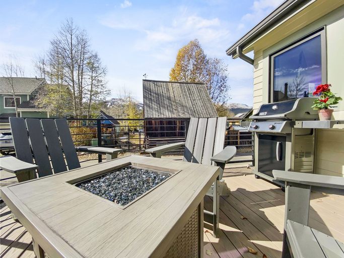 Outdoor dining, High Street Hideaway 3 Bedroom Home by RedAwning, Summit