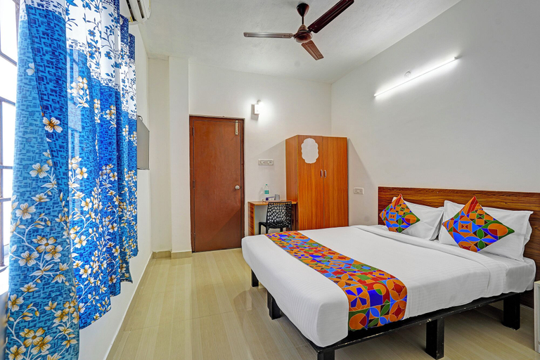 Room 5, Fabexpress Ss Residency, Kancheepuram
