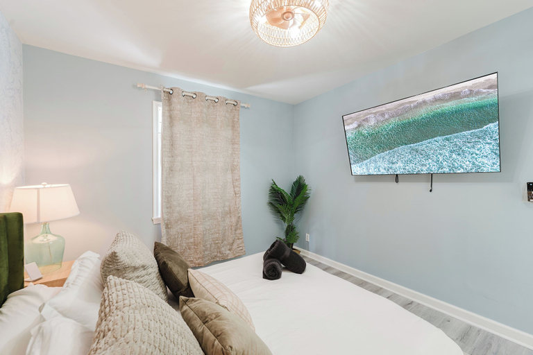 Room 3, Serenity Stays, Palm Beach