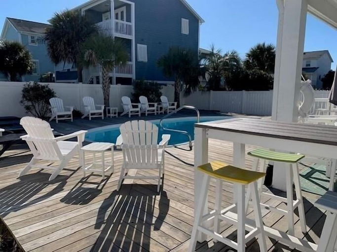Outdoor dining 3, Absolute Bliss Private 4 Bedroom Home by RedAwning, Brunswick