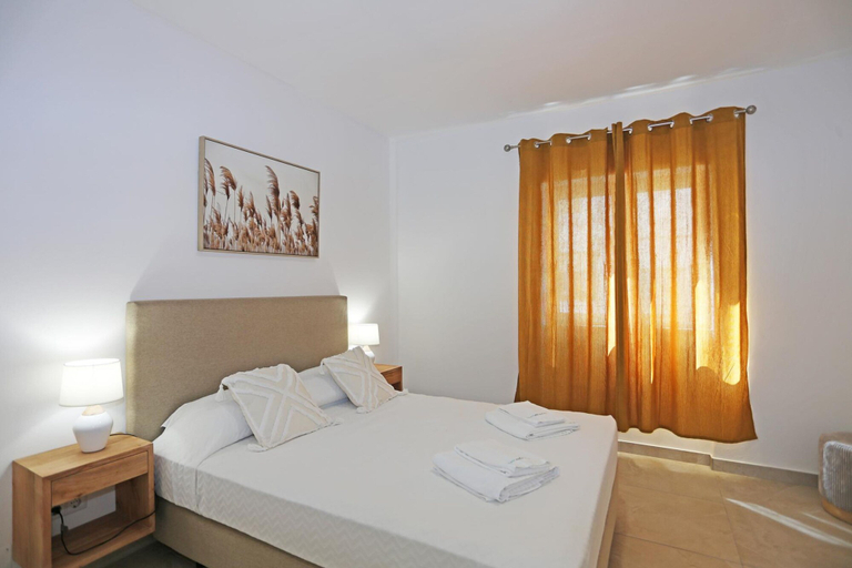 Room 5, B88 - Mendon a Street Apartment, Lagos