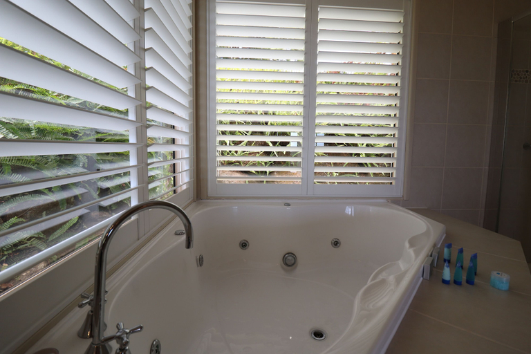 Bathroom 5, Summergrove Estate, Tweed - Pt B