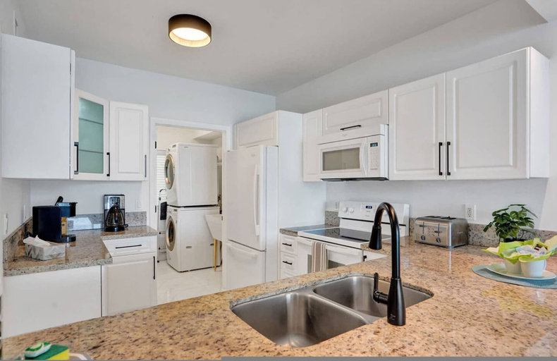 Room 4, Marina bay Sunny Isles 1005, Miami-Dade