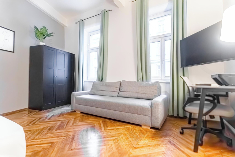 Room 4, Elegant 1BR Apt Steps from Praterstern, Wien