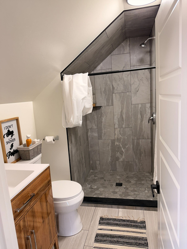 Bathroom 2, Spring Bed and Breakfast, Fergus