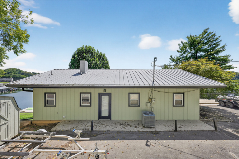 Exterior 5, Lakefront Getaway With Private Dock & Scenic Views 3 Bedroom Home, Sullivan