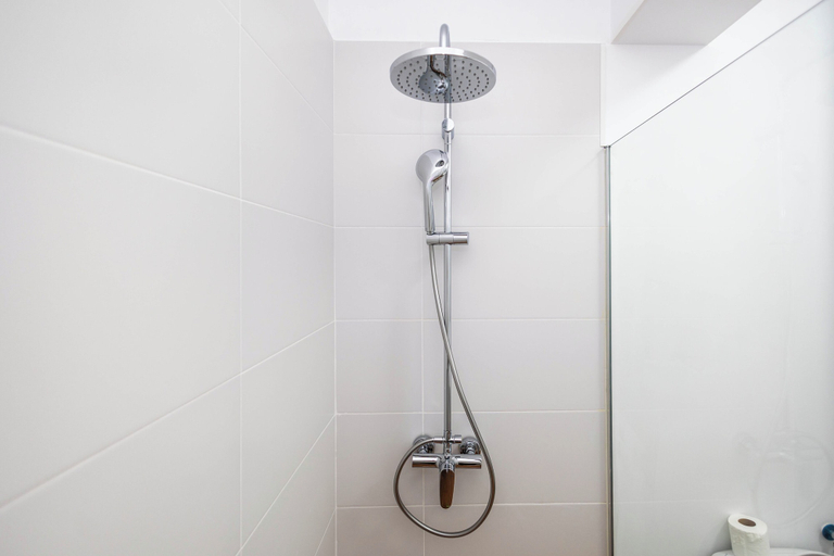 Bathroom 5, Stefan Building Mamaia Nord, Navodari