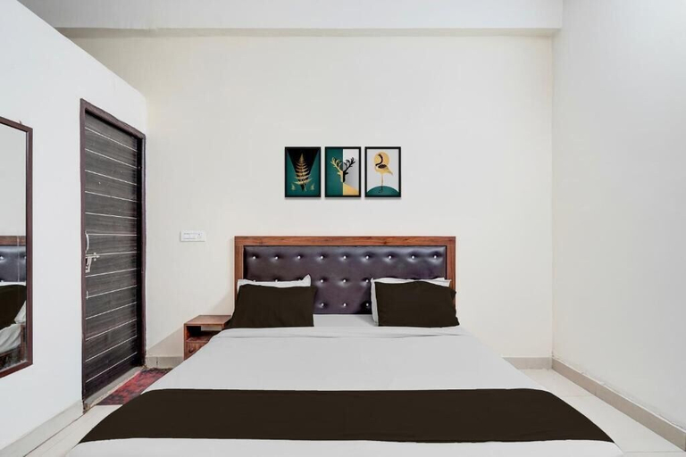 Room 3, Hotel Heaven Peacock Noida, Gautam Buddha Nagar