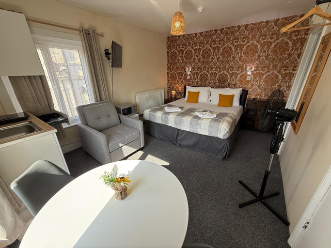 Private kitchen 2, Studio 32-Free Private Parking, Portsmouth