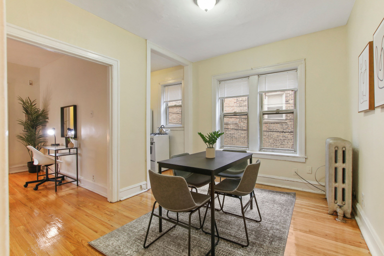 Dining room 3, Cozy 1BR in Rogers Park - Touhy 2W, Cook