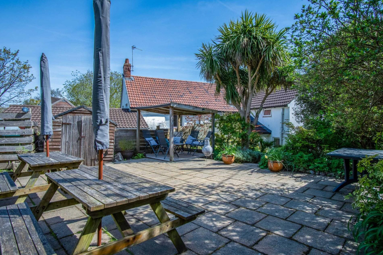 Terrace/patio 3, Bullcroft - 6 Bedroom House - Oxwich, Swansea