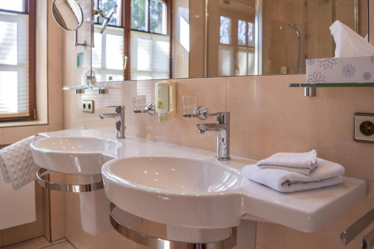 Bathroom 5, Hotel Gasthof Süßer Grund, Zollernalbkreis