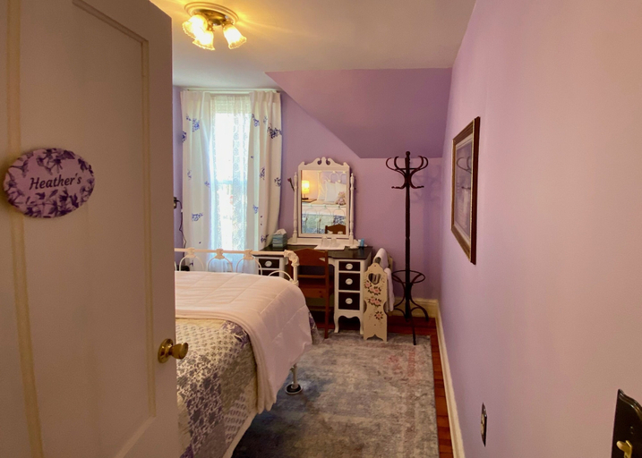 Room 3, Wheelers Inn, Washington