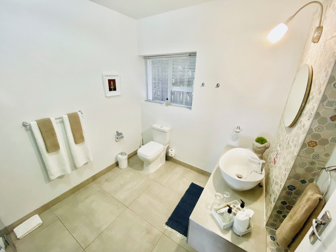 Bathroom 4, Mykonos Luxury Guest House, Cacadu