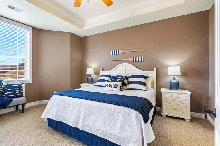 Bedroom 4, Cliffside Lake Retreat - 2 Bdr, Walk to Table Rock, Stone