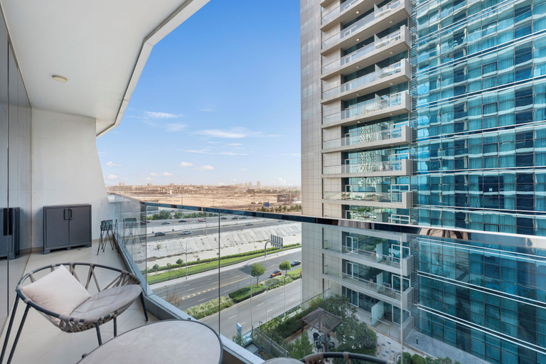 Balcony 3, Chic 1BR Canal View at Waves Tower, Dubai