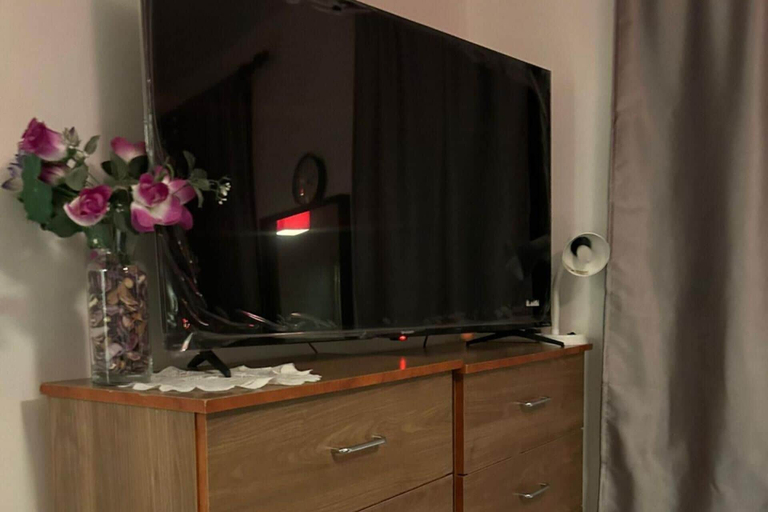 Interior, 1 Bedroom House - Free Parking, Wifi, London
