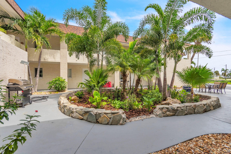 Terrace/patio 3, Indian Oaks #7 - Sandy Toes, Pinellas