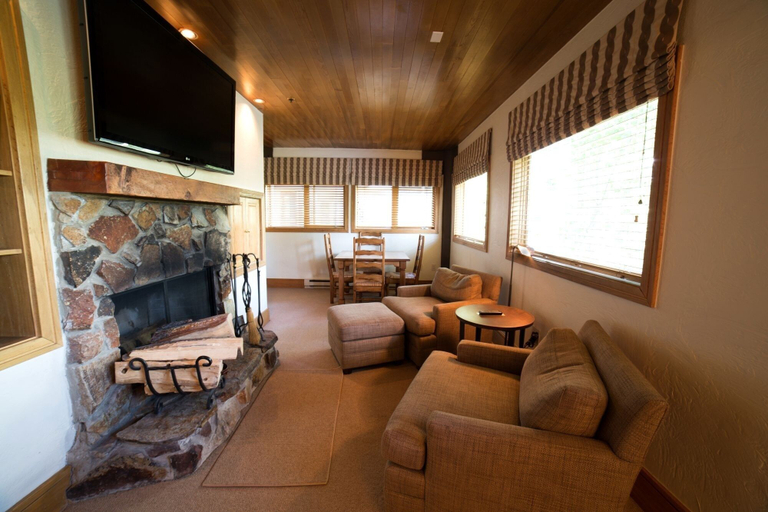 Living area, Luxury One Bedroom 1 Suite, Summit