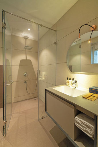 Bathroom 5, Quad Hotels Hyderabad, Hyderabad