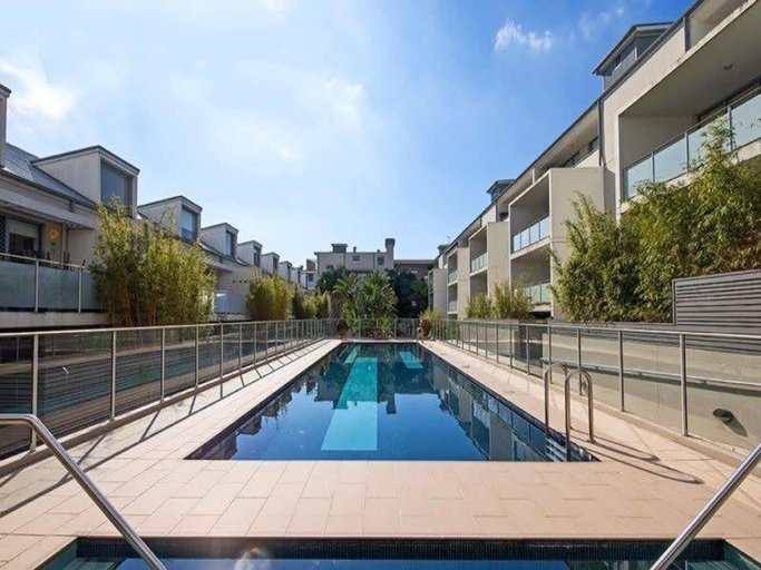 Room 5, Poolside Apartment Opposite Redfern Park, Sydney